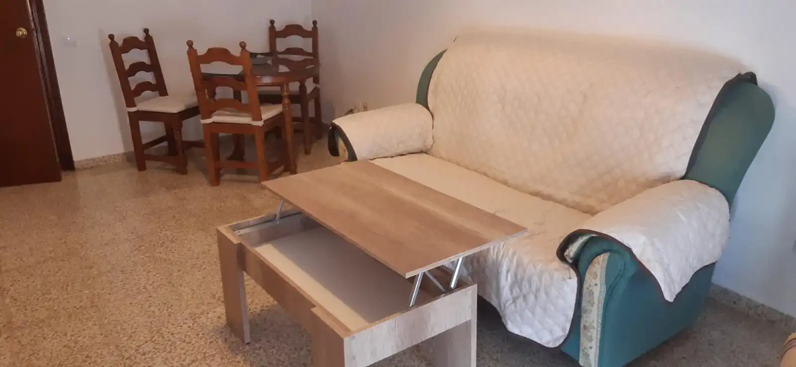 Sala de estar de Piso en venta en Alcalá del Río con Aire acondicionado, Terraza y Amueblado