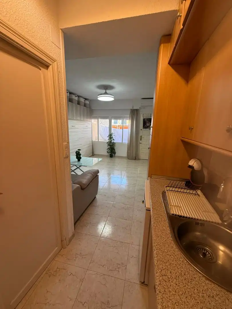 Sala de estar de Estudio de alquiler en Torremolinos con Aire acondicionado, Calefacción y Terraza