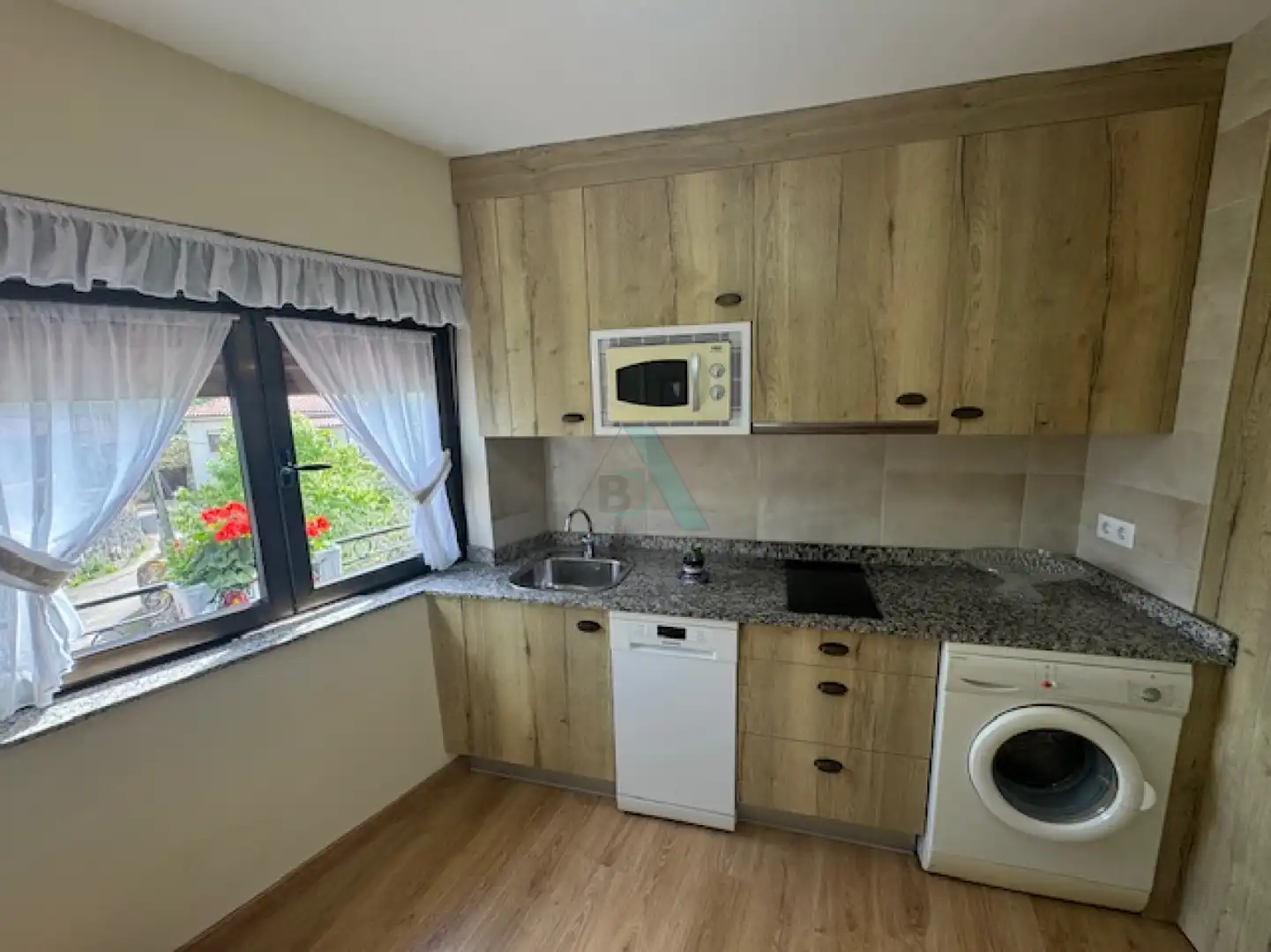 Cuina de Casa o xalet en venda en Llanes amb Jardí privat