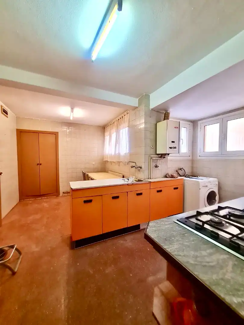 Cuina de Pis en venda en Gijón  amb Jardí privat, Parquet i Traster