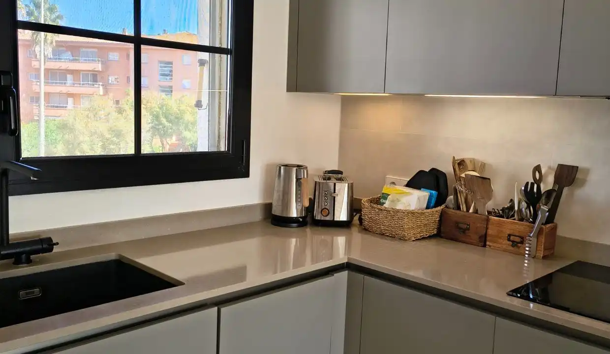 Küche von Maisonette zum Verkauf in Pals mit Klimaanlage, Heizung und Terrasse