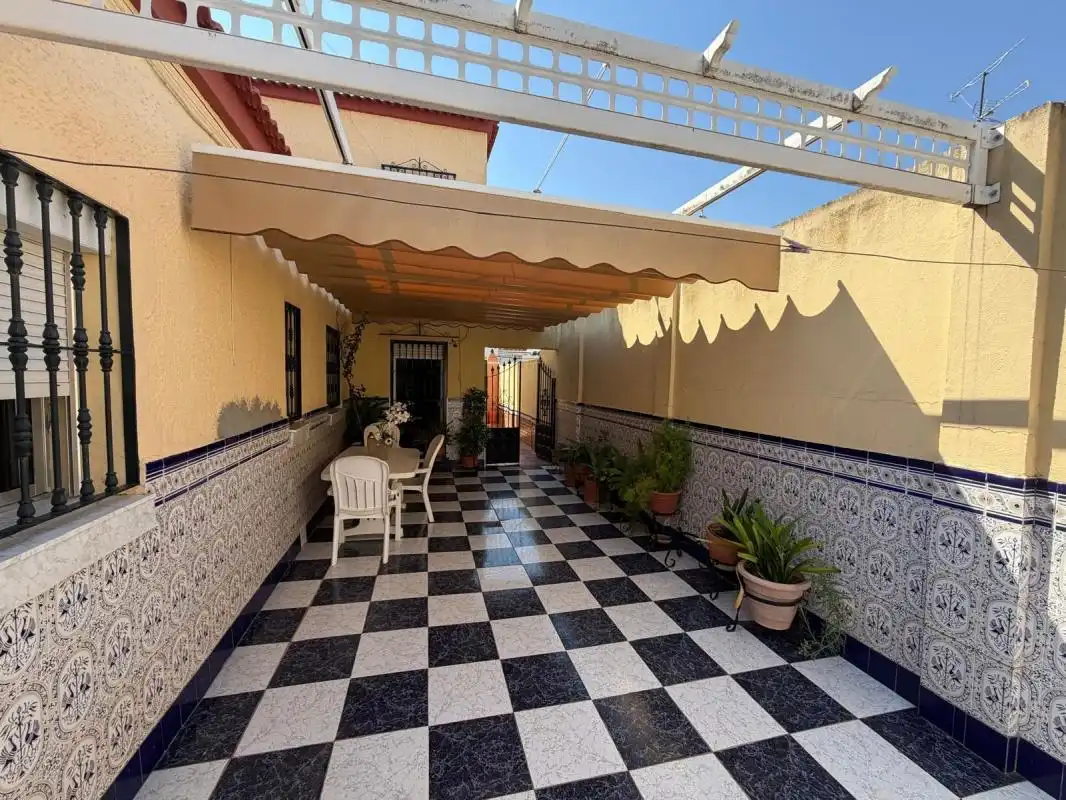 Terrassa de Casa adosada en venda en Dos Hermanas amb Aire condicionat, Calefacció i Terrassa