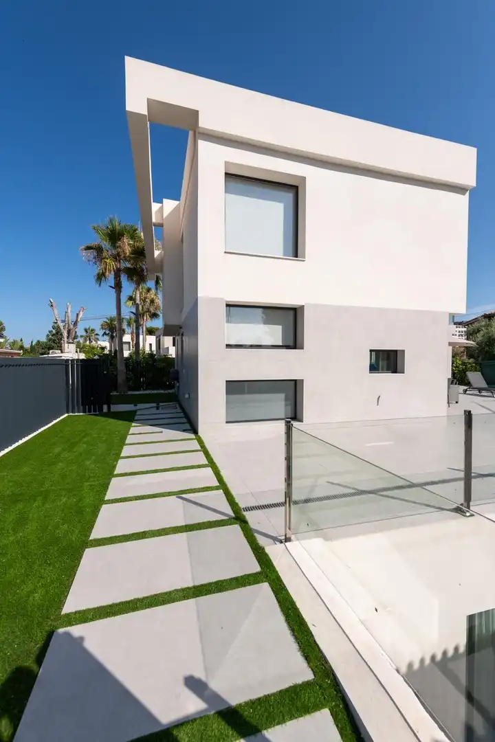 Außenansicht von Haus oder Chalet zur Miete in El Campello mit Klimaanlage, Privatgarten und Terrasse