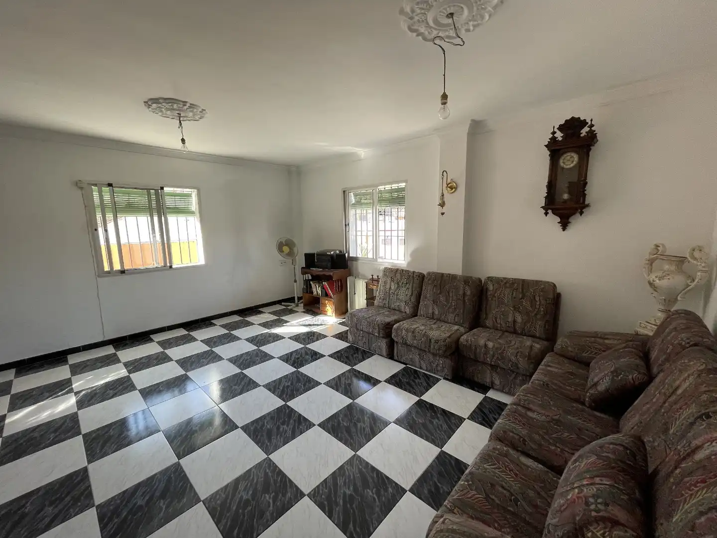 Sala d'estar de Casa adosada en venda en Málaga