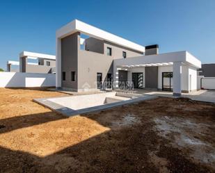 Exterior view of House or chalet for sale in Chiclana de la Frontera