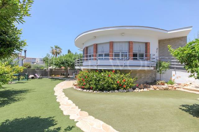 Casa-chalet en Venta en Dels Llorers en Santa Maria
