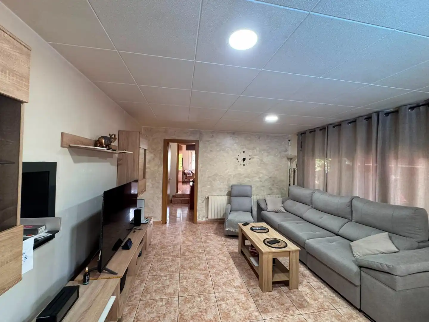 Sala de estar de Casa o chalet en venta en Riells i Viabrea con Aire acondicionado, Calefacción y Jardín privado