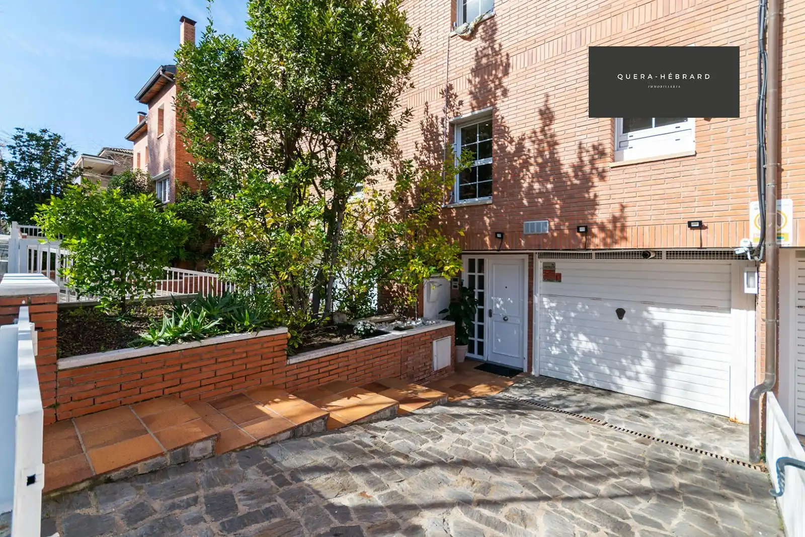 Vista exterior de Casa adosada en venta en Sant Cugat del Vallès con Calefacción, Parquet y Terraza