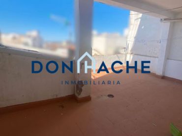 Appartamento con balcone in vendita a Centro