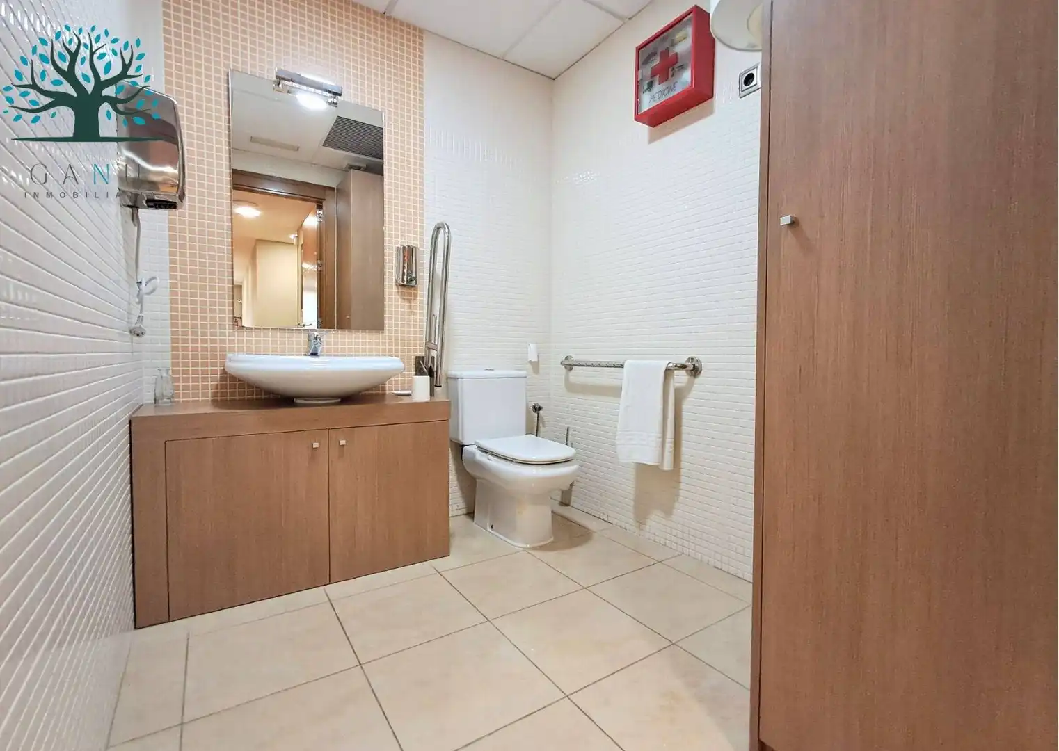 Badezimmer von Büro zum Verkauf in Mazarrón
