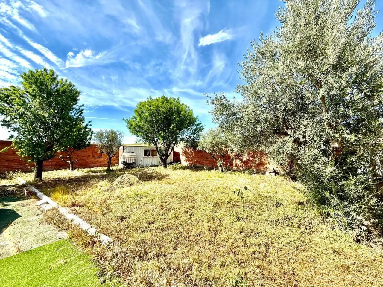 Houses for sale in Carriches  with Private garden and Swimming Pool
