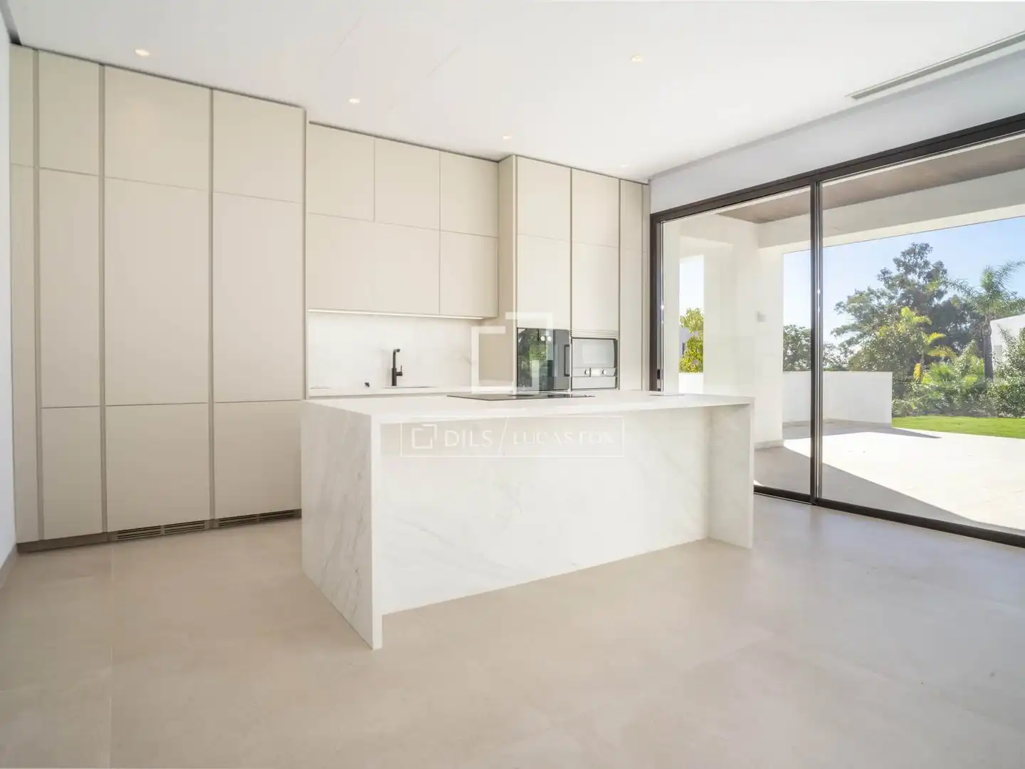 Cocina de Casa o chalet en venta en Marbella con Aire acondicionado, Calefacción y Jardín privado