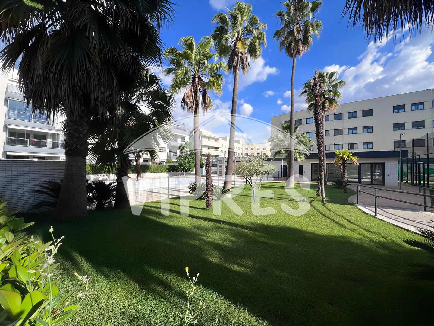 Vista exterior de Piso en venta en Cáceres con Trastero, Piscina y Amueblado