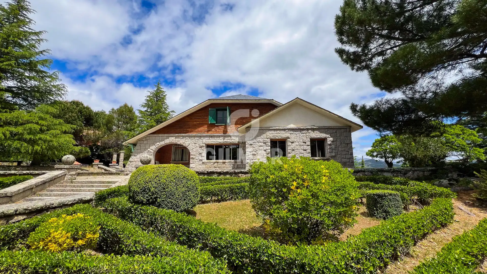 Vista exterior de Casa o xalet en venda en Guadarrama amb Calefacció, Jardí privat i Piscina