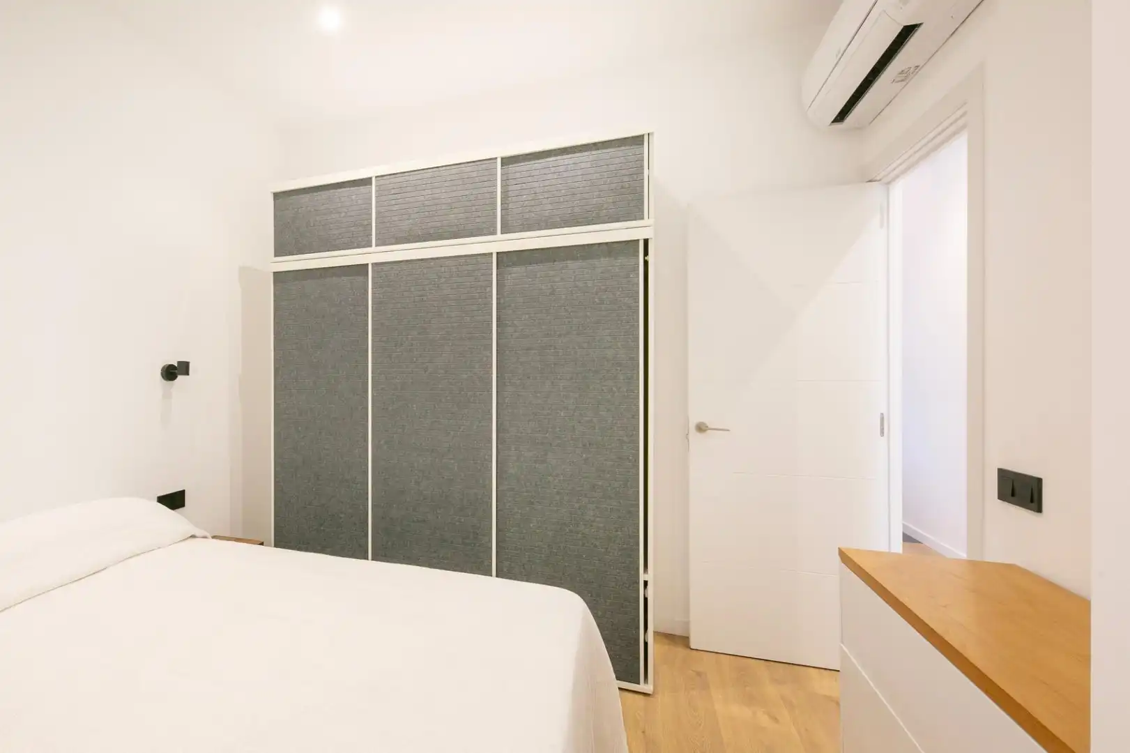 Schlafzimmer von Wohnung zur Miete in Barcelona mit Klimaanlage, Heizung und Parkett