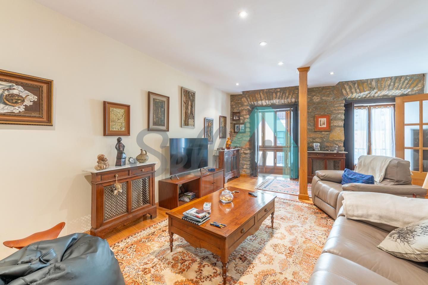 Sala d'estar de Pis en venda en Oviedo  amb Calefacció, Parquet i Terrassa