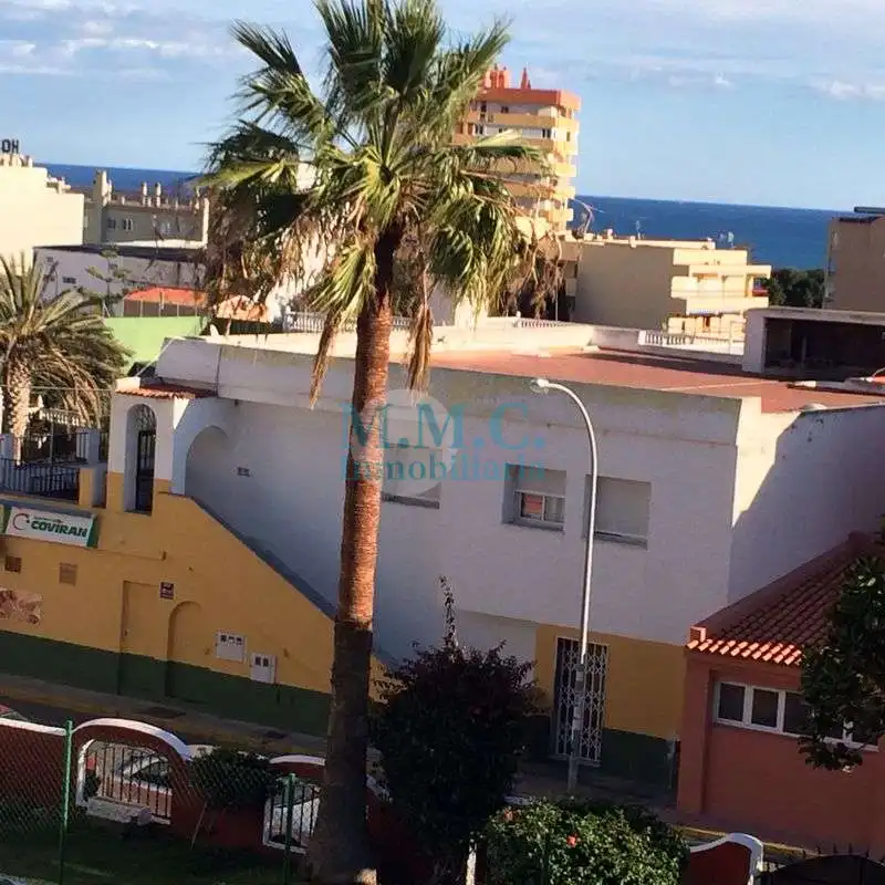 Vista exterior de Piso en venta en Roquetas de Mar con Aire acondicionado, Terraza y Piscina comunitaria
