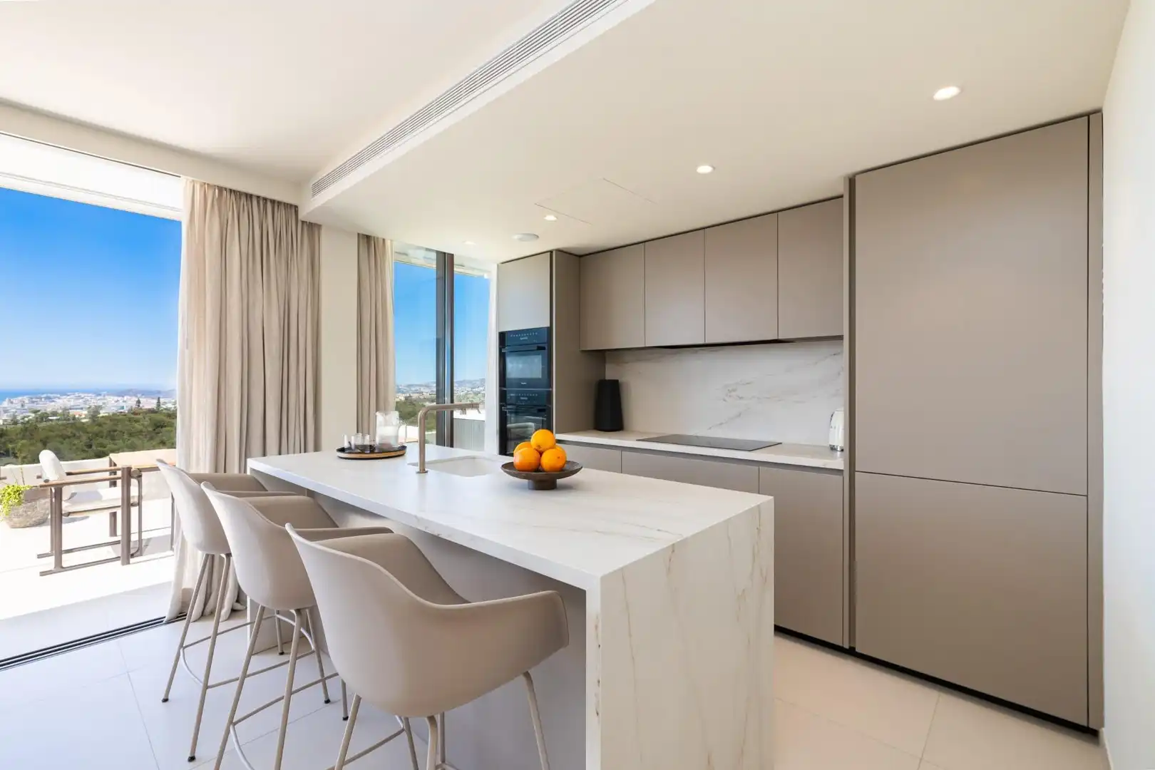Apartment with pool for sale in Avenida Avenida de Fuengirola, imagen 4