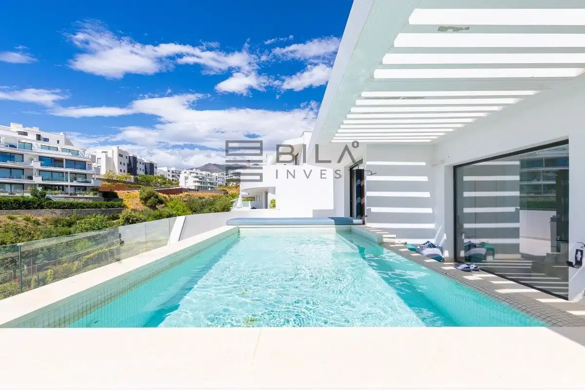 Swimming pool of Attic for sale in Fuengirola  with Air Conditioner, Terrace and Storage room