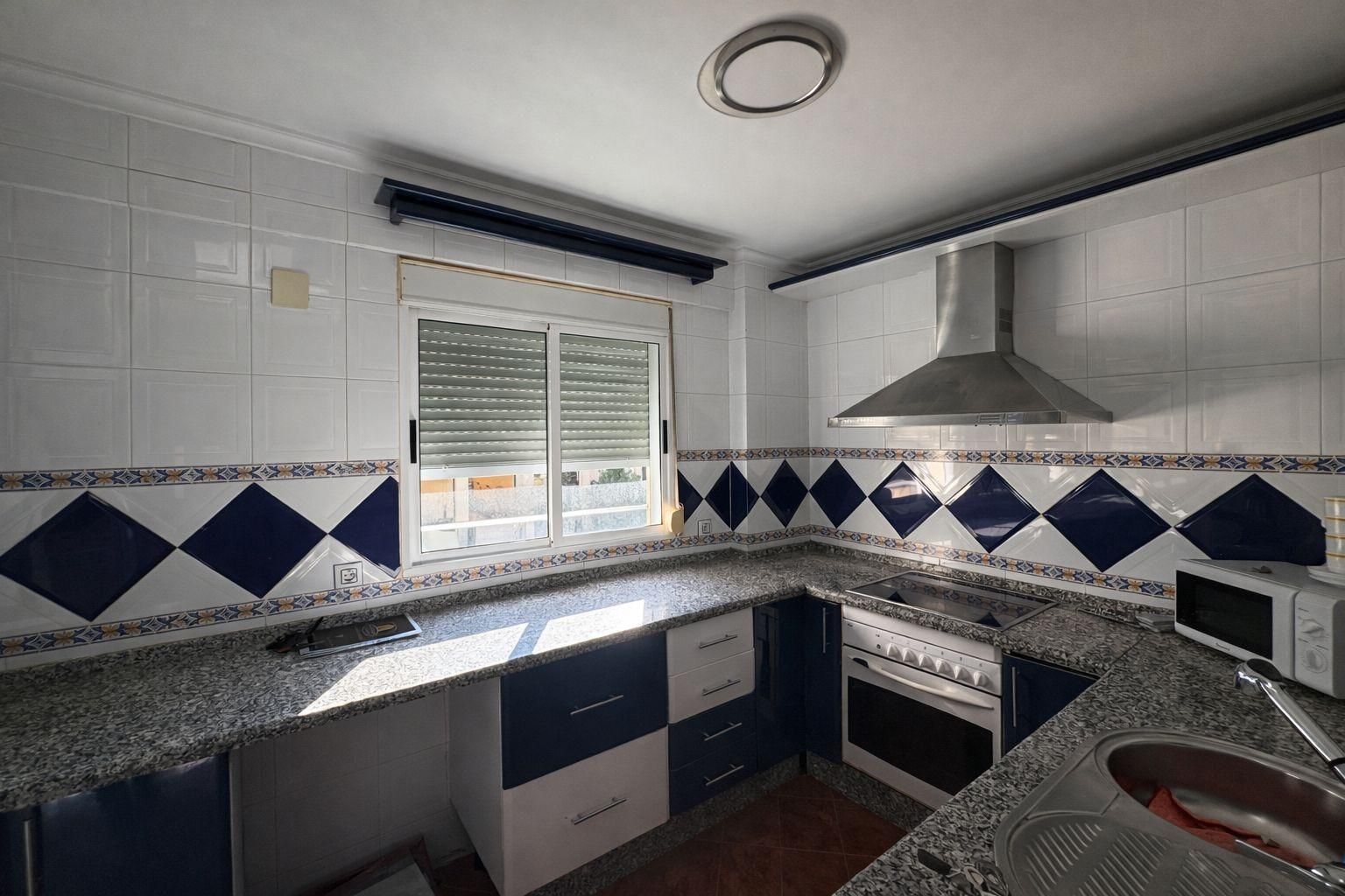 Kitchen of Flat for sale in  Sevilla Capital