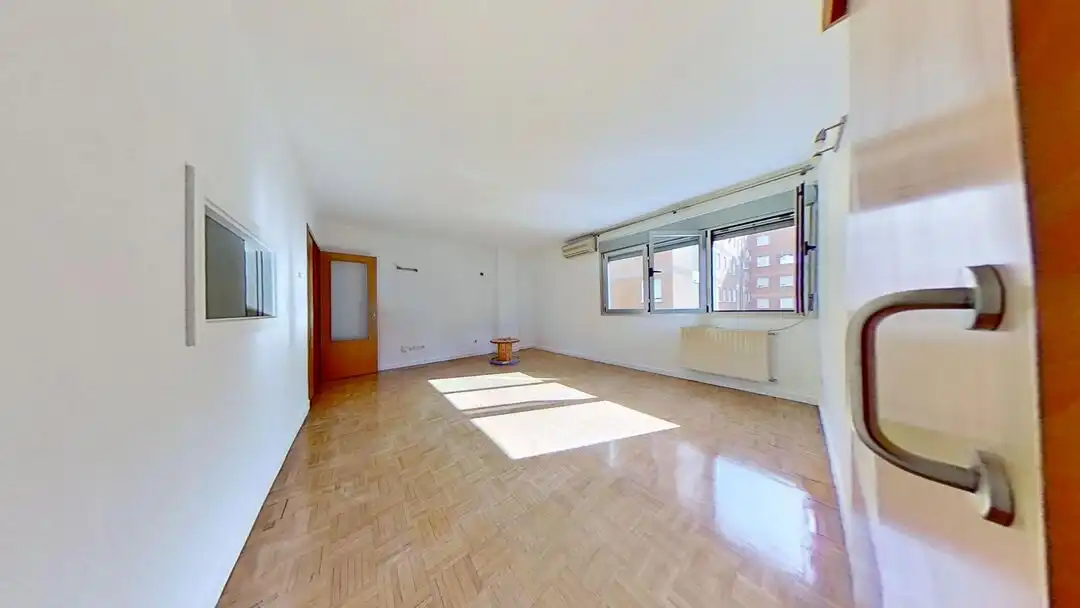 Appartamento con ascensore in affitto a Avenida de la Perla, imagen 6