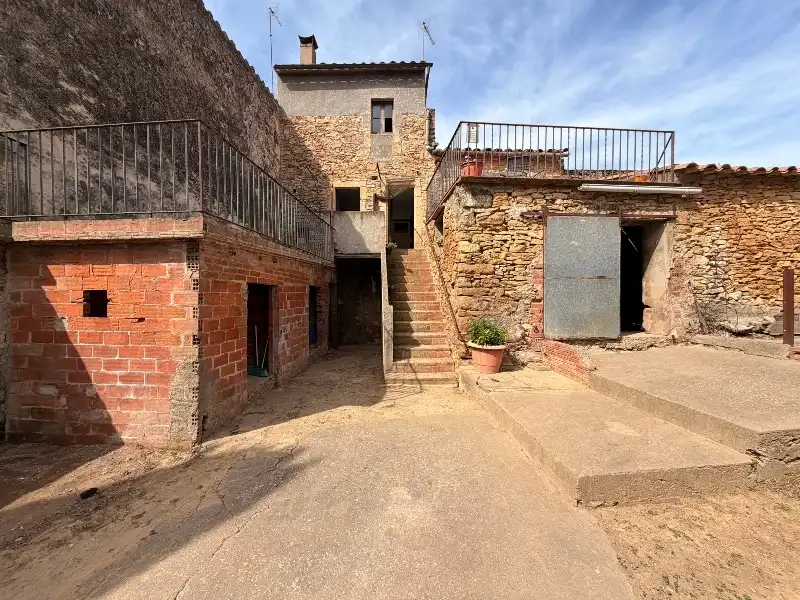 Vista exterior de Casa o xalet en venda en Forallac amb Terrassa, Traster i Forn