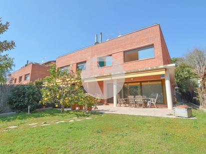 Jardí de Casa adosada en venda en Castelldefels amb Aire condicionat, Terrassa i Piscina