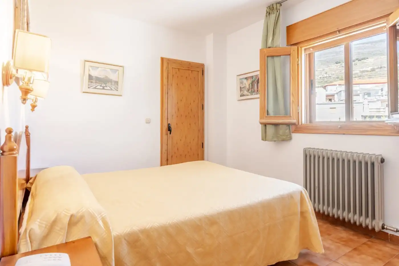 Bedroom of Buildings for sale in Pórtugos