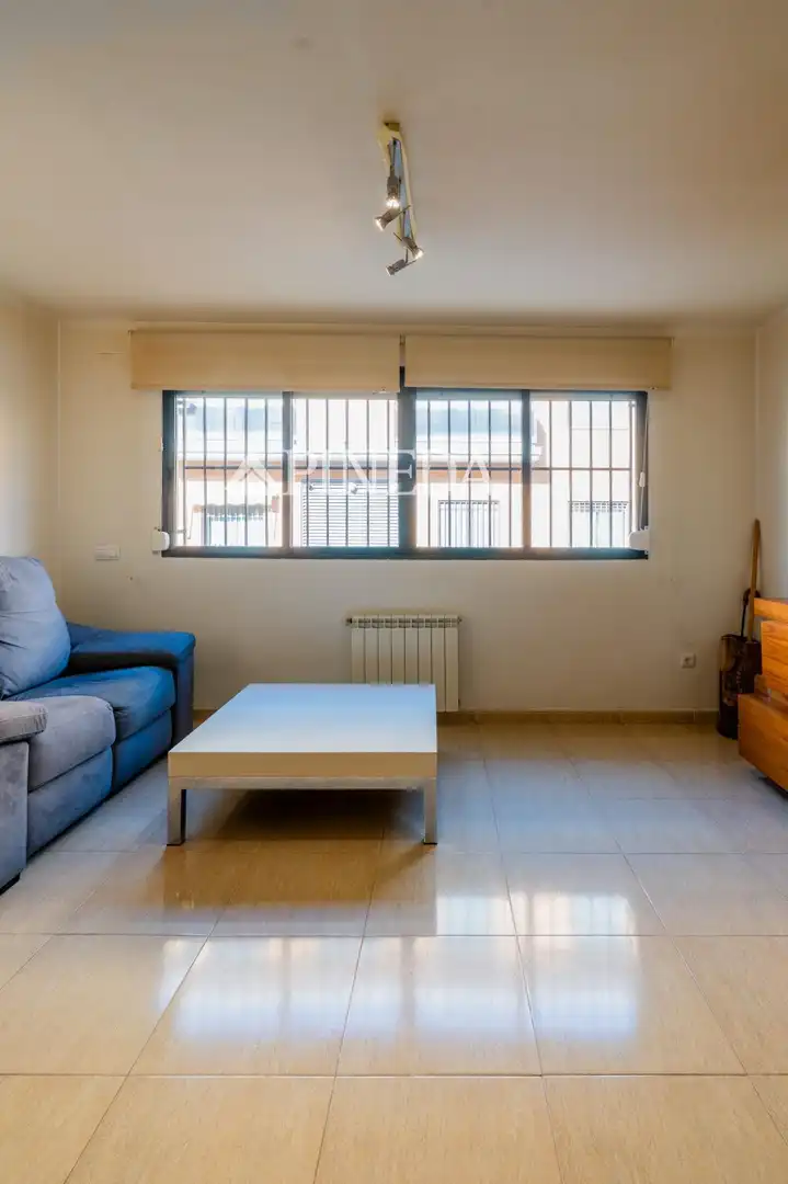 Habitación de Casa adosada en venta en Puçol con Calefacción, Terraza y Trastero