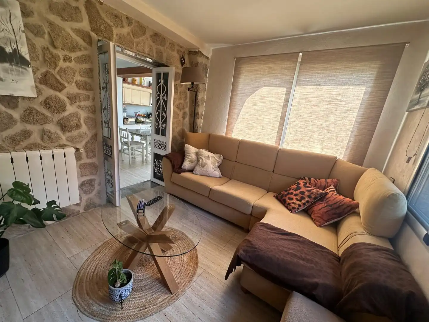 Sala d'estar de Casa o xalet en venda en Allariz amb Calefacció, Jardí privat i Moblat