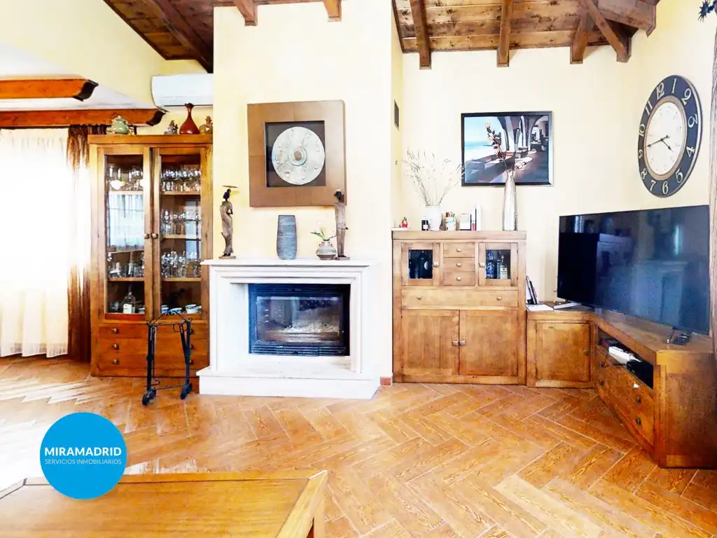 Sala de estar de Casa o chalet en venta en Torrejón del Rey con Piscina