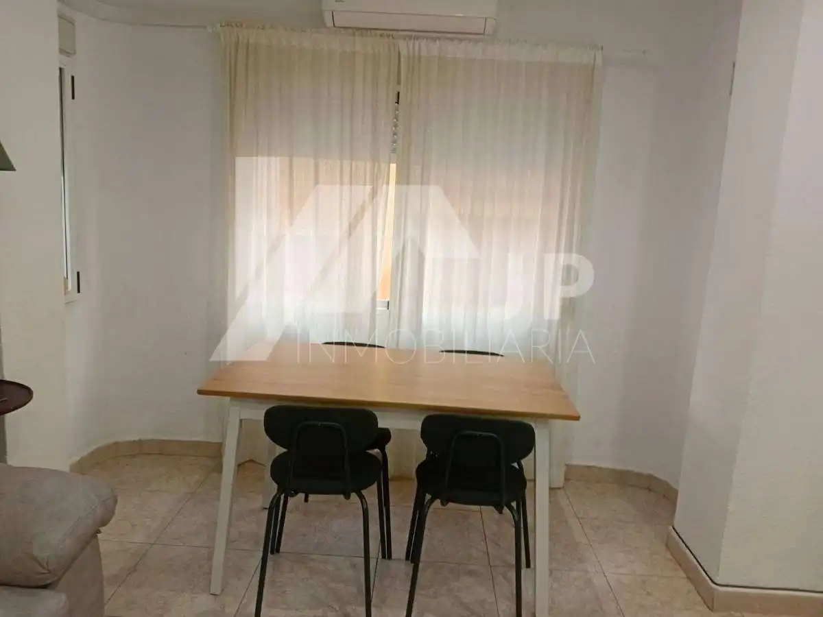 Wohnung zur Miete in Calle Buensuceso, Centro - Sagrario