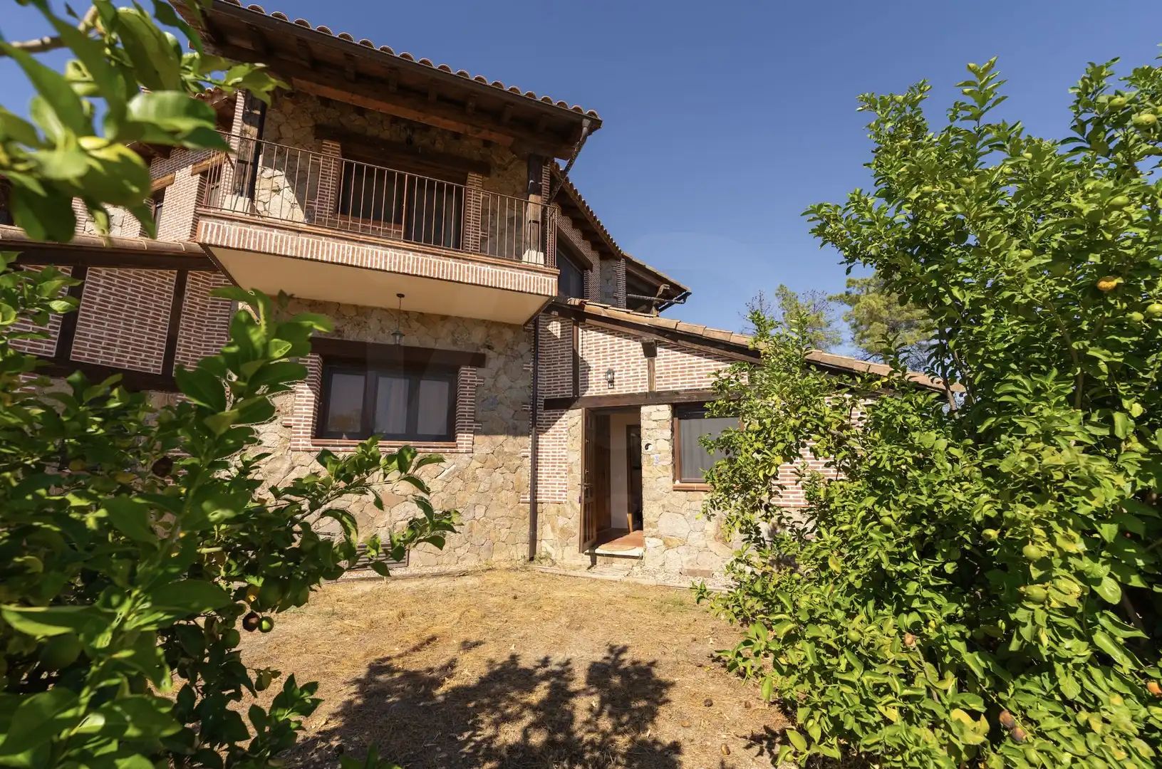 Vista exterior de Casa o chalet en venta en Villanueva de la Vera con Calefacción y Terraza