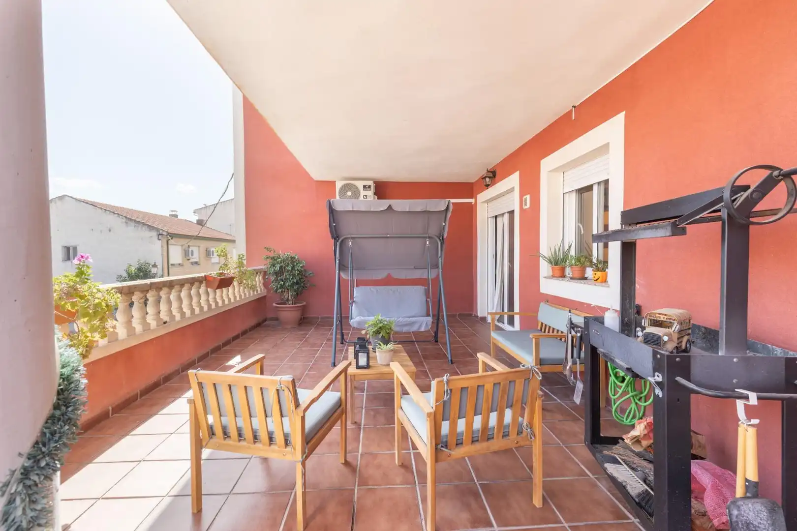 Piso con terraza en venta en Avenida de Virgen del Rosario, imagen 2