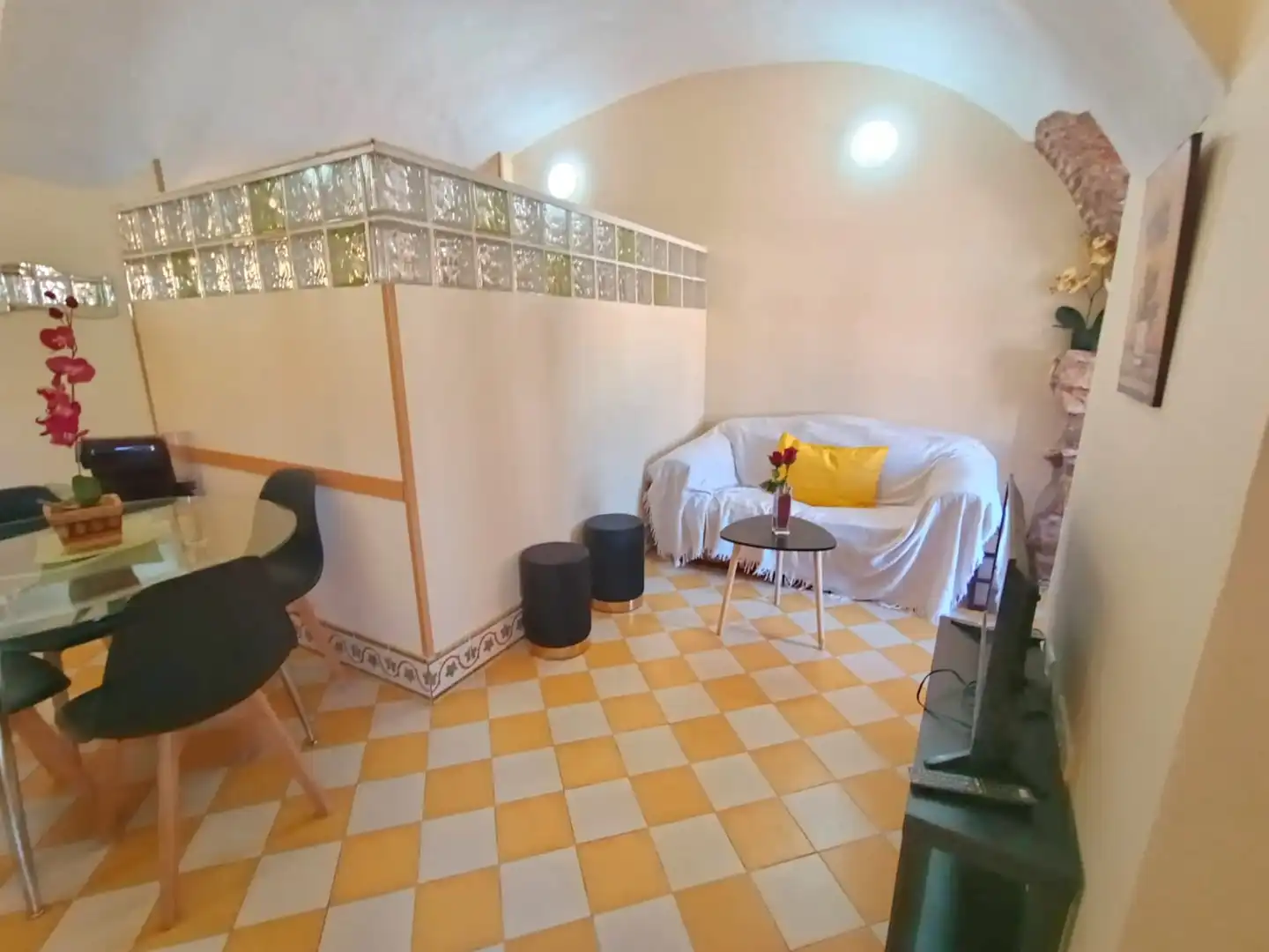 Sala d'estar de Estudi en venda en Cáceres amb Calefacció i Moblat