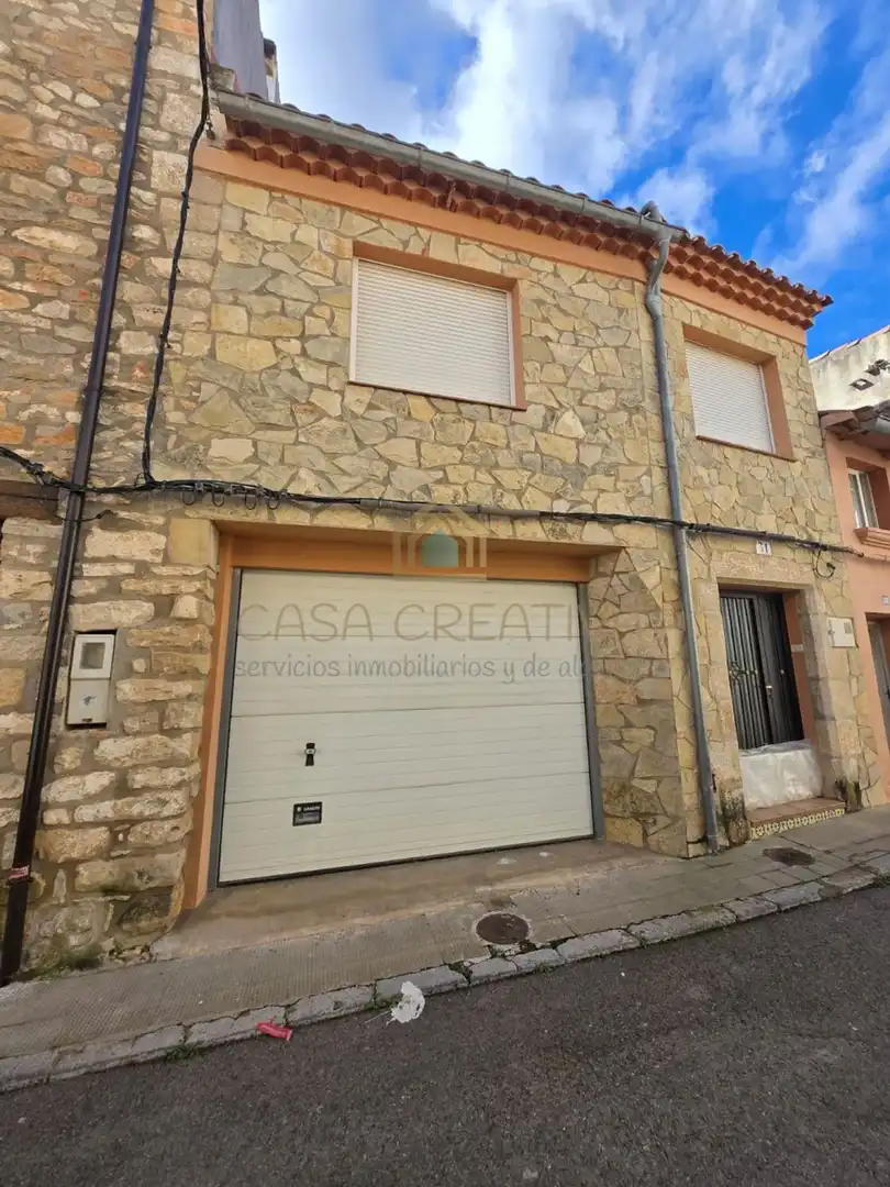 Vista exterior de Casa o xalet en venda en Atzeneta del Maestrat amb Aire condicionat i Terrassa