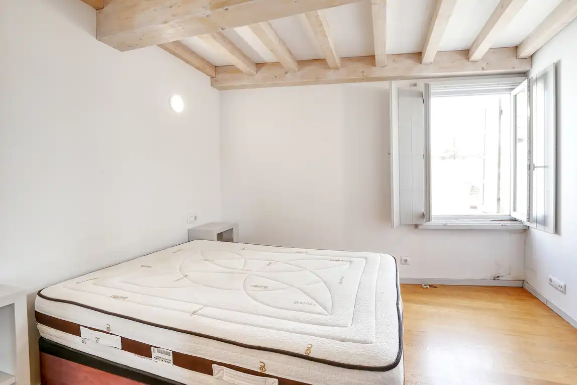 Bedroom of Flat for sale in Santiago de Compostela   with Storage room, Oven and Washing machine