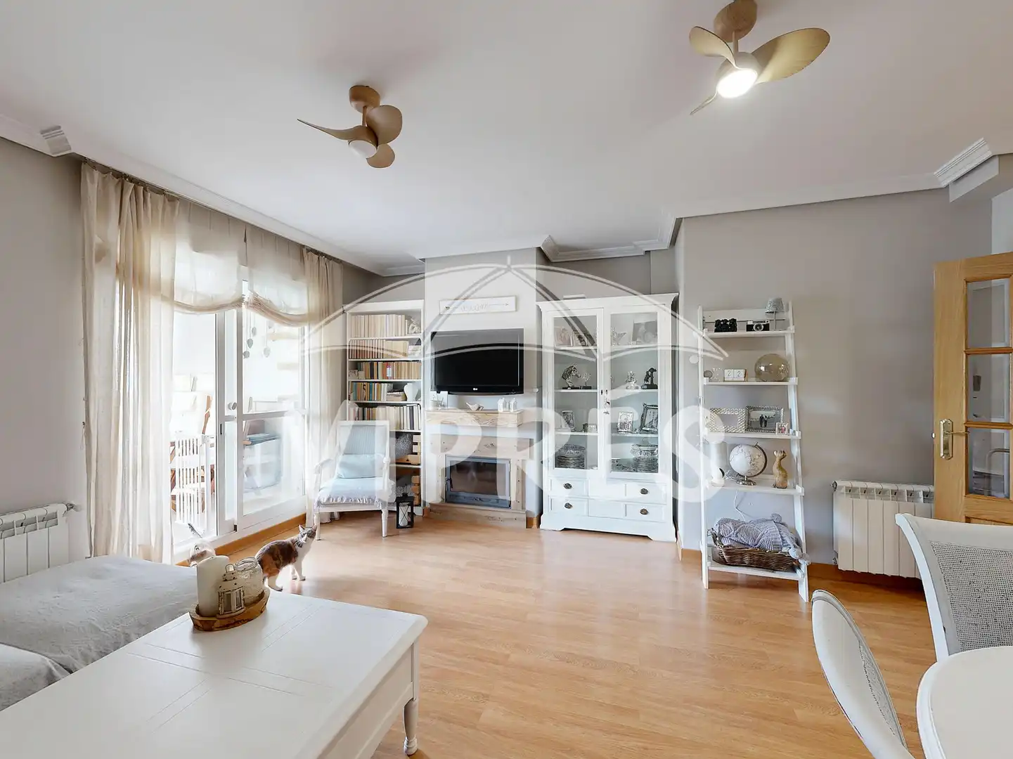 Sala de estar de Ático en venta en Cáceres Capital con Calefacción, Parquet y Trastero
