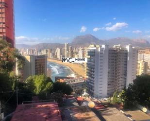 Vista exterior de Casa adosada en venda en Benidorm amb Aire condicionat, Terrassa i Balcó