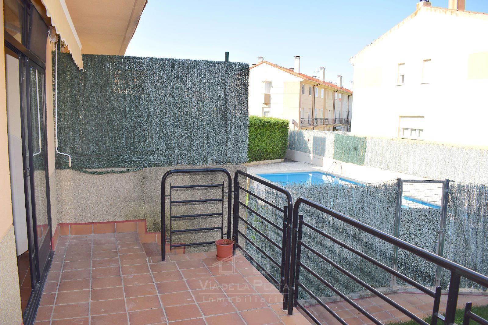 Piscina de Casa adosada en venta en Monterrubio de Armuña con Calefacción, Jardín privado y Terraza