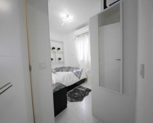 Bedroom of Apartment to share in  Madrid Capital  with Air Conditioner, Heating and Oven