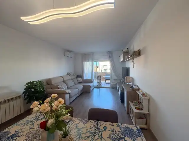 Piso con terraza en venta en Passeig del Camp del Roure 871L, imagen 3