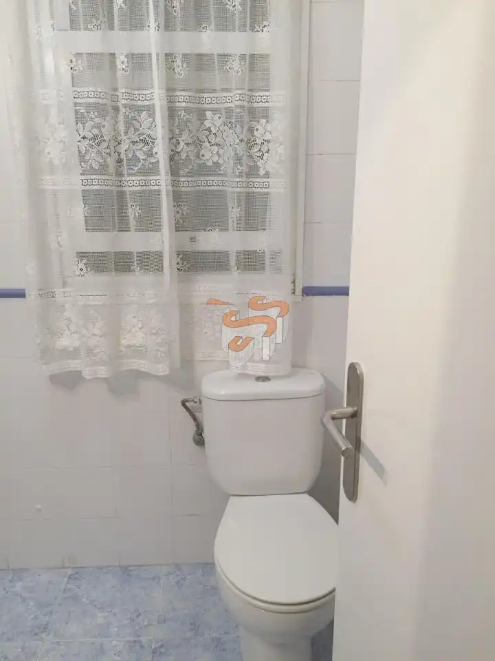 Bany de Pis de lloguer en Ferrol amb Calefacció i Moblat