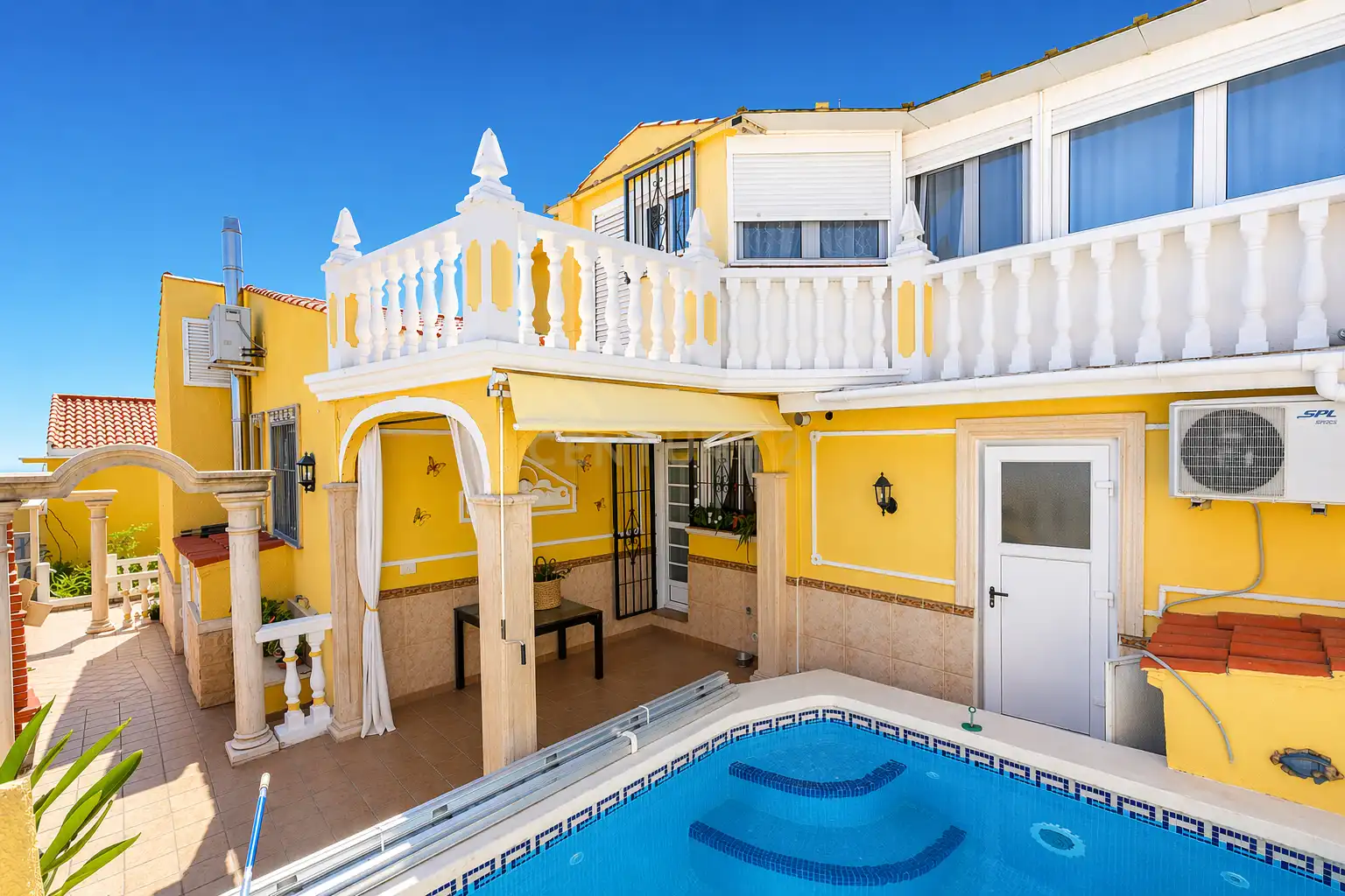 Terrassa de Casa adosada en venda en La Nucia amb Aire condicionat, Traster i Piscina
