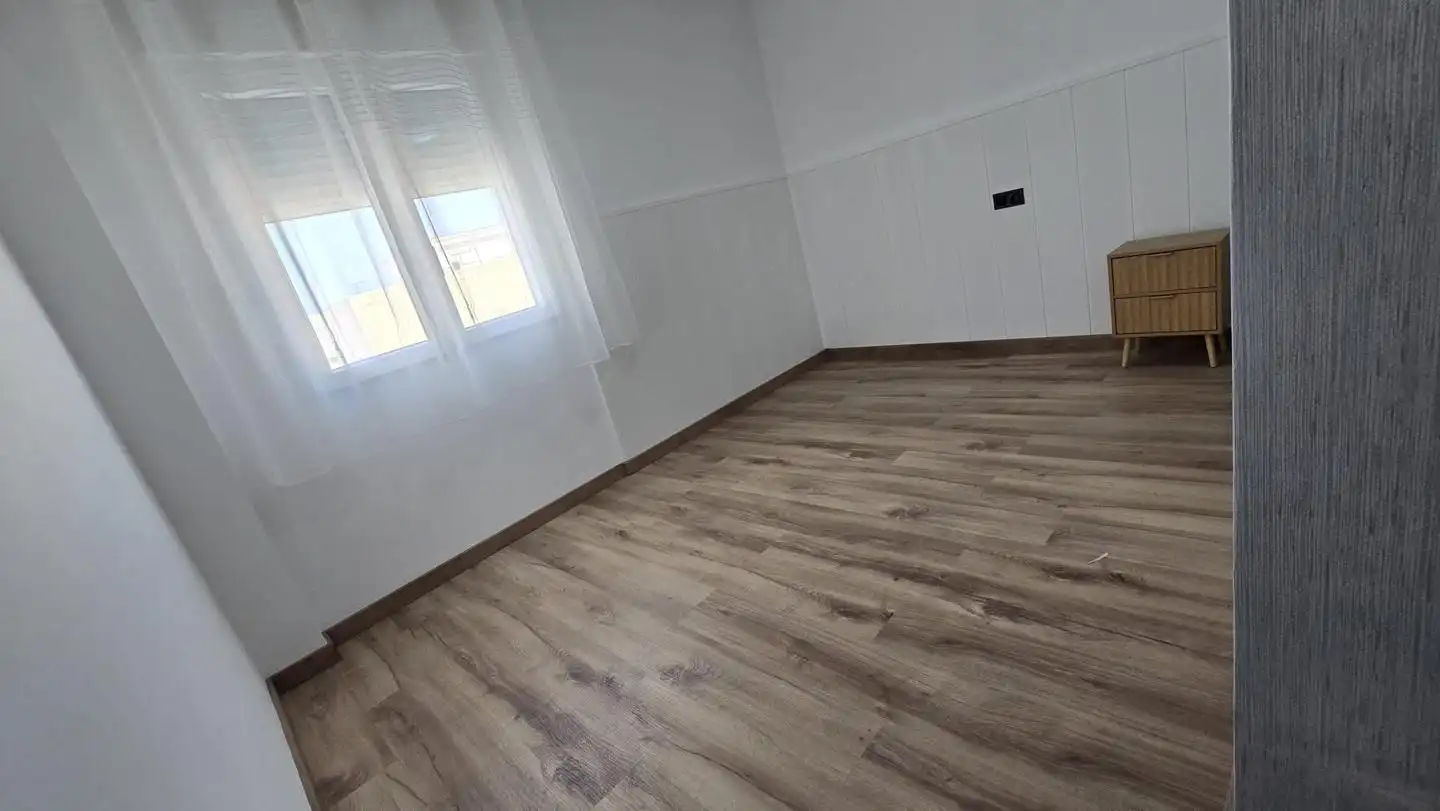 Schlafzimmer von Wohnung zur Miete in Gandia mit Klimaanlage, Terrasse und Möbliert