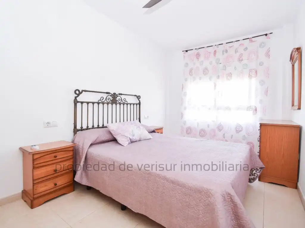 Dormitori de Apartament de lloguer en Águilas amb Terrassa, Piscina i Moblat
