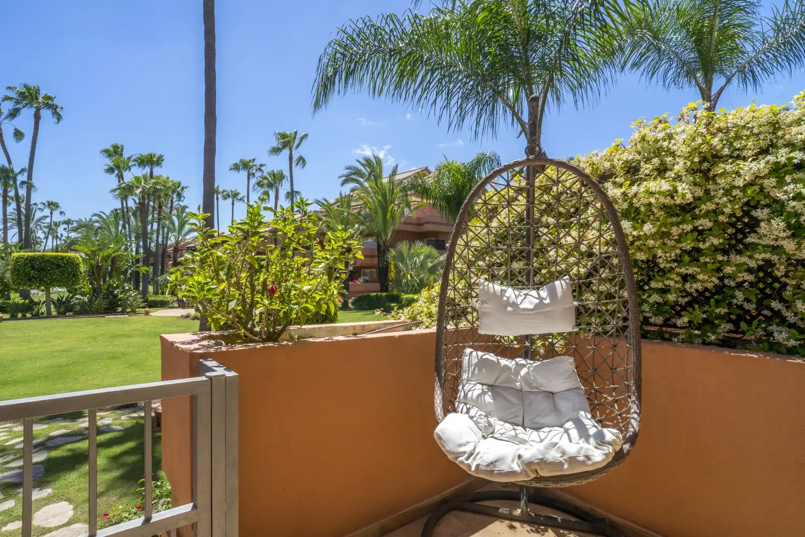 Home with pool for sale in Nueva Andalucía, imagen 5