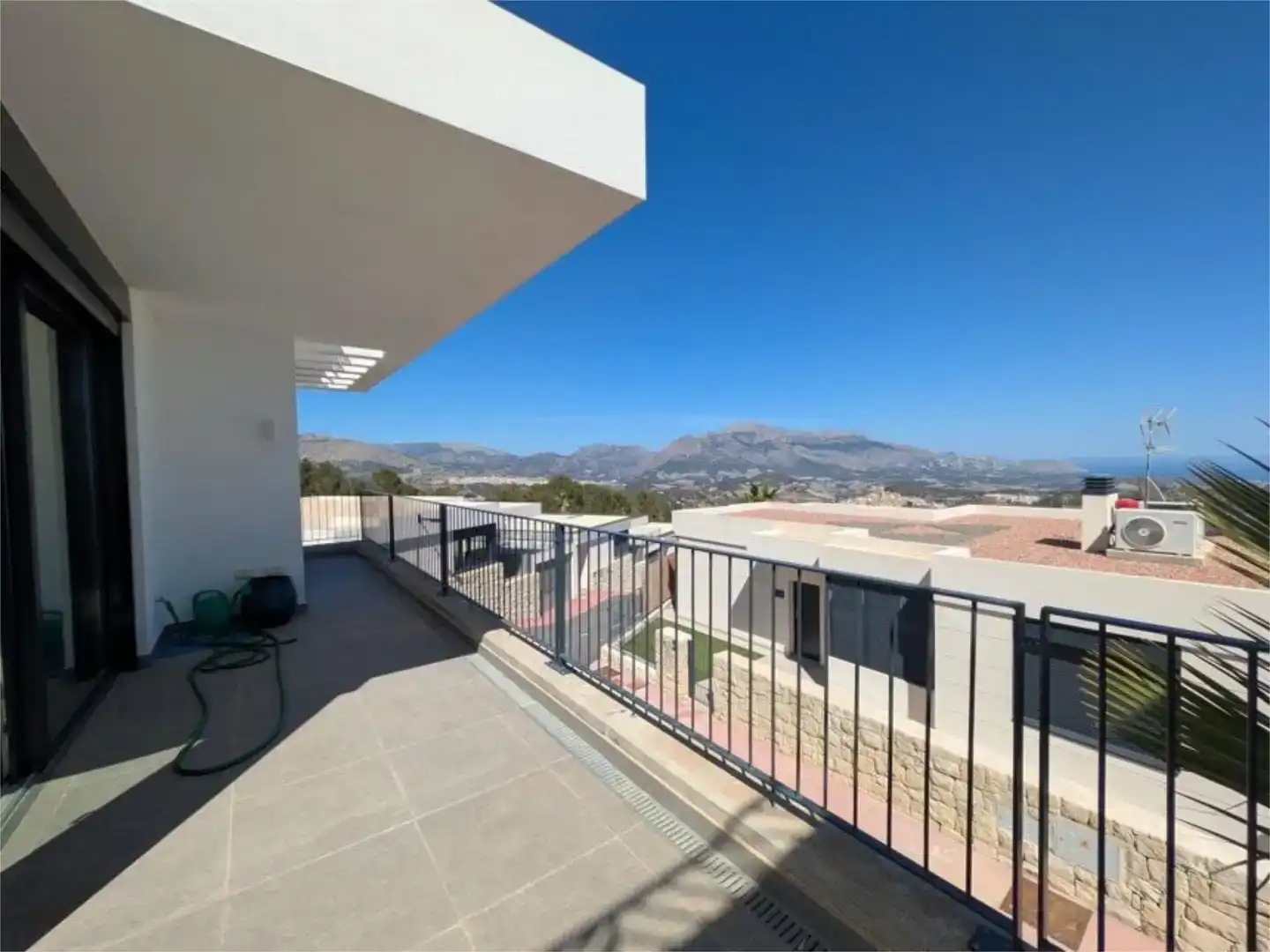 Terrassa de Casa o xalet en venda en Polop amb Aire condicionat, Piscina i Balcó