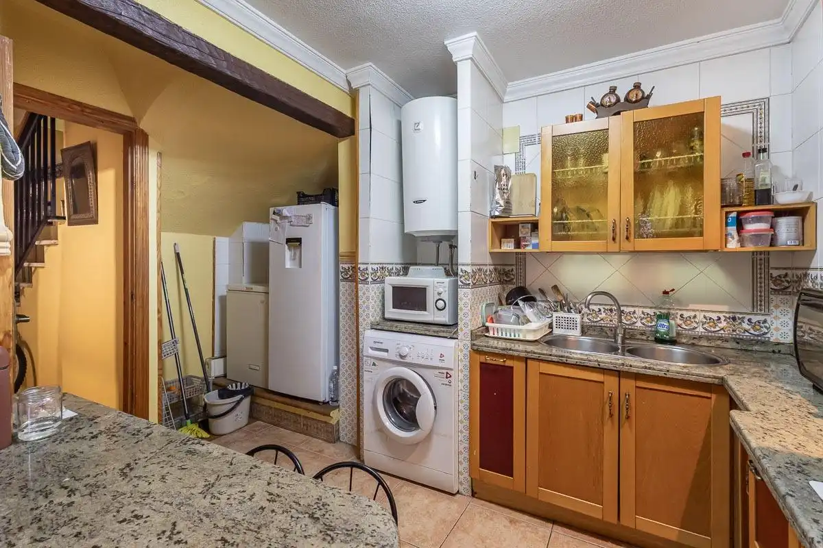 Cuina de Casa o xalet en venda en Granada amb Aire condicionat i Terrassa