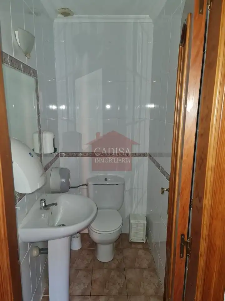 Baño de Local de alquiler en Salamanca con Aire acondicionado y Amueblado